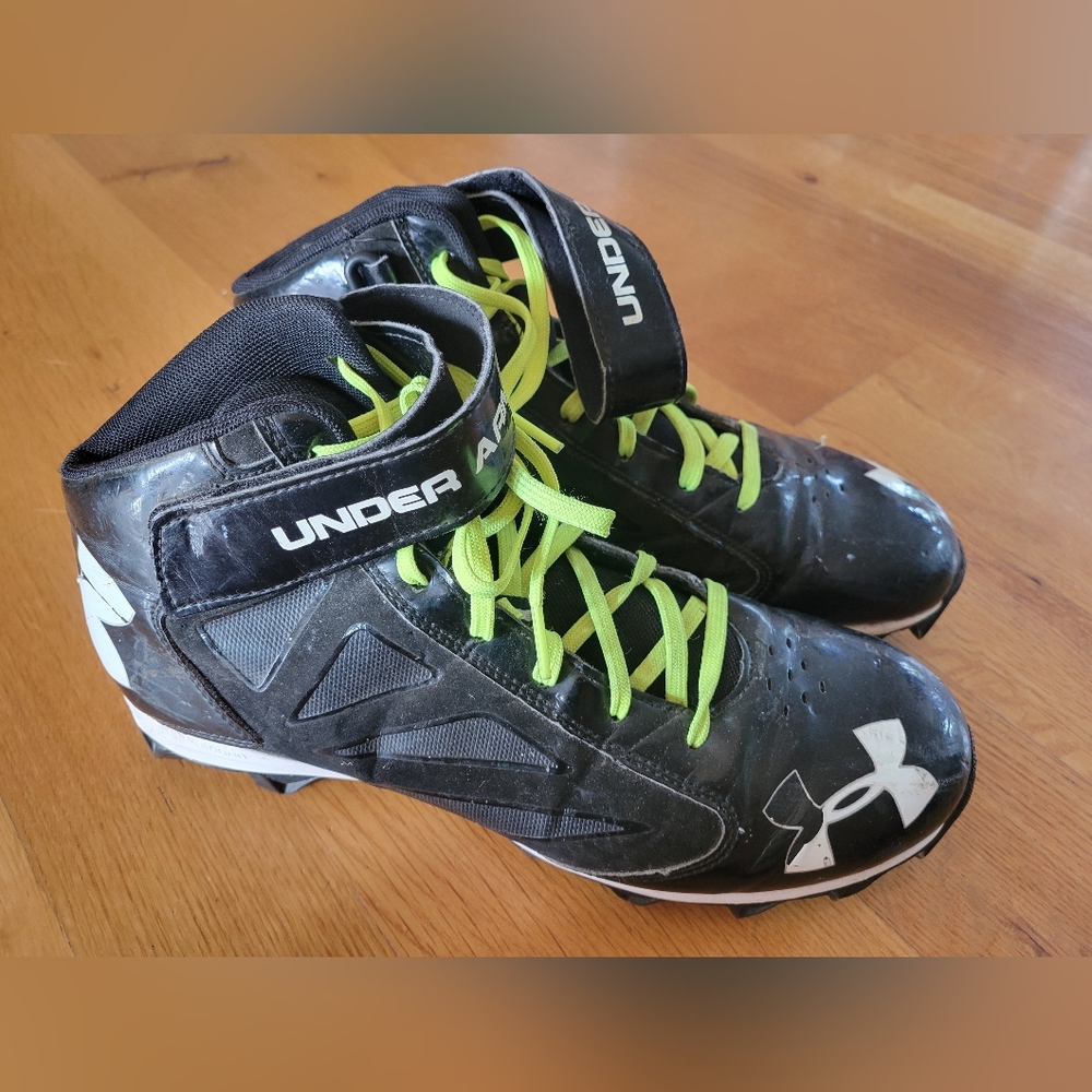 Mens size 9.5 football cleats